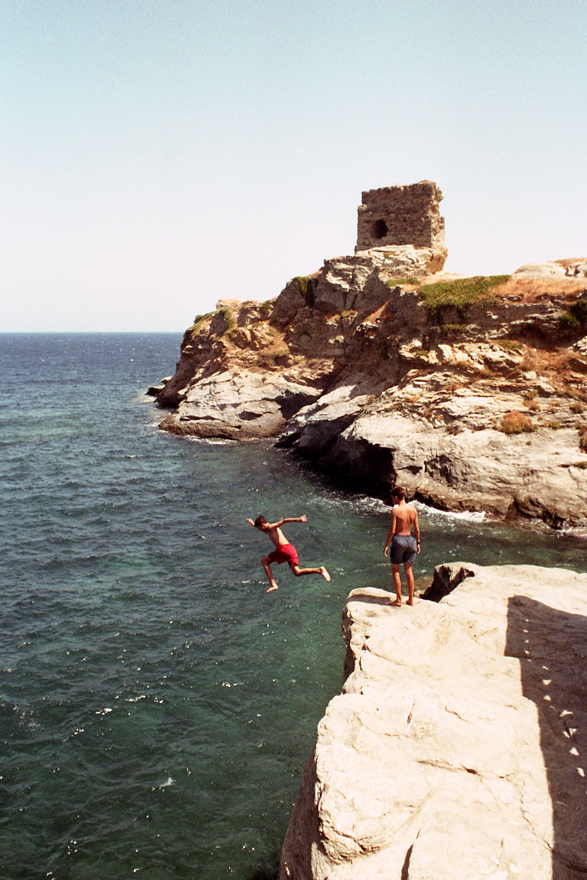 Giovani tuffatori a Chora (isola di Andros)