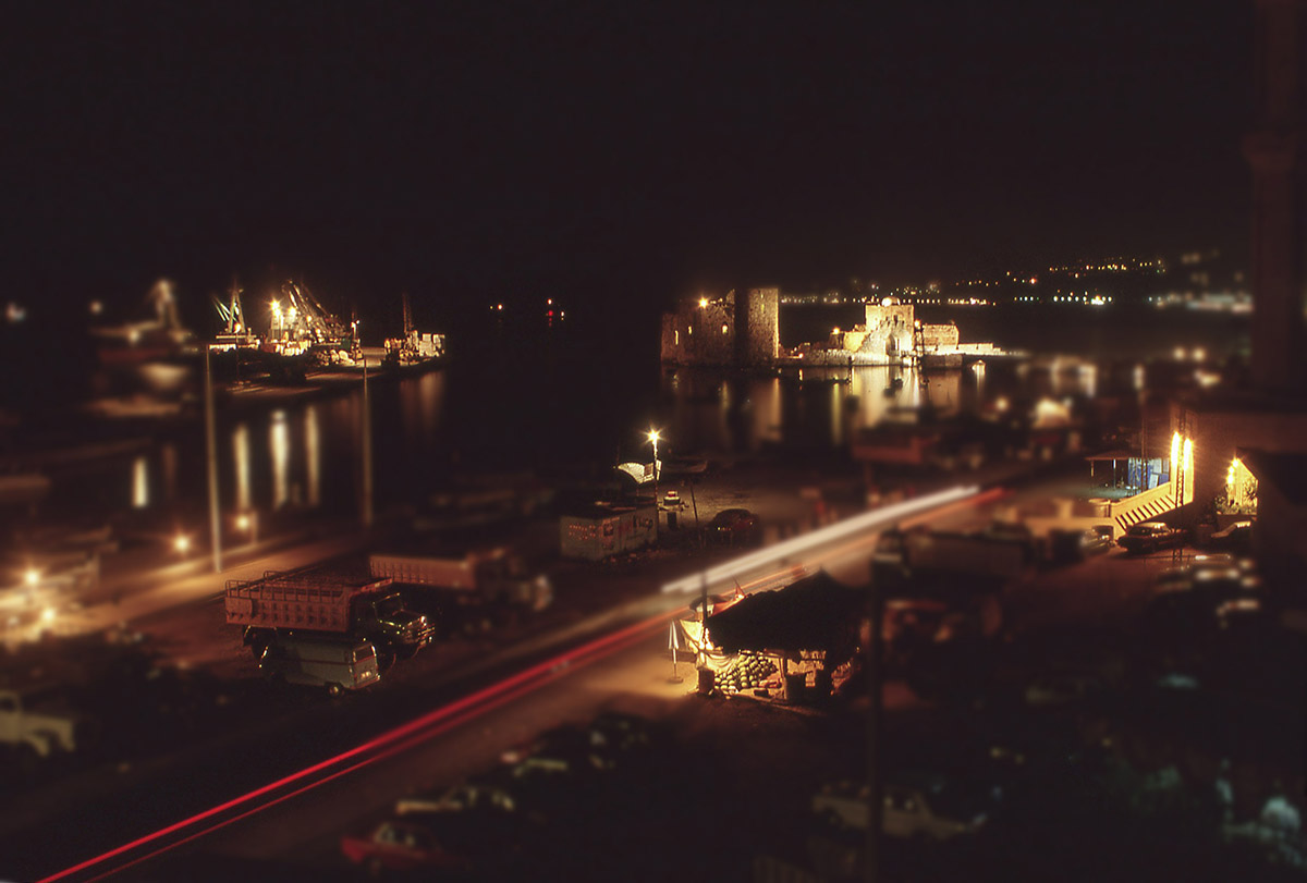 Notturno, porto di Sidone.